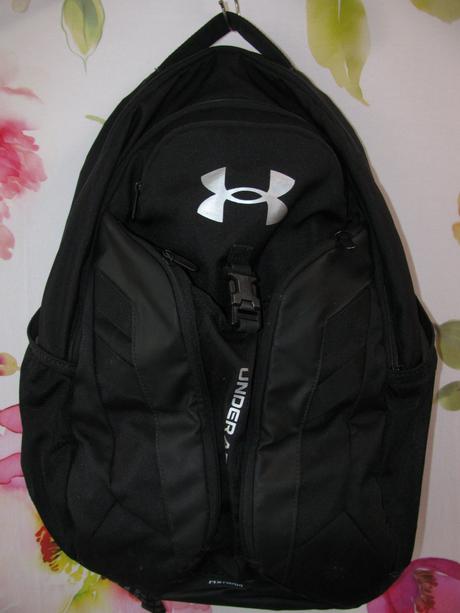 Sportovní černý batoh under armour,