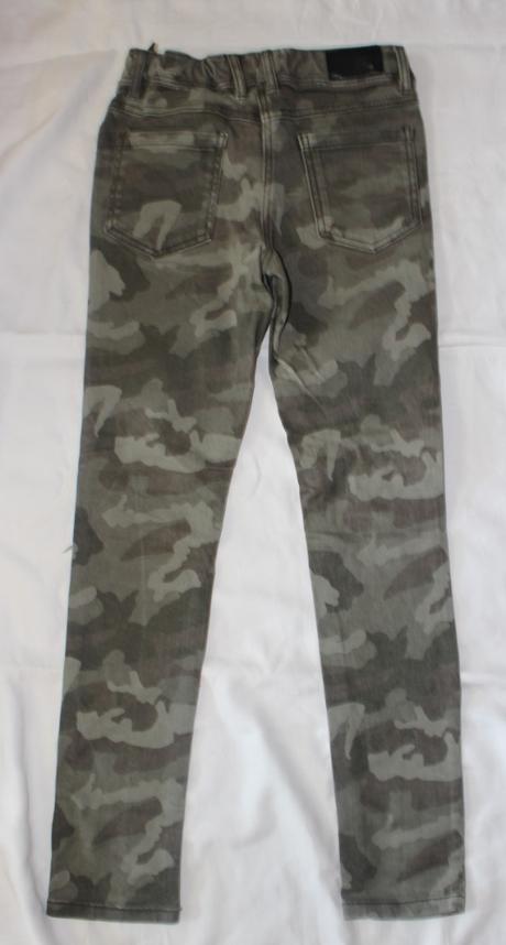 Ub143. maskáčové džíny s moderními dírami 11-12let, next,152