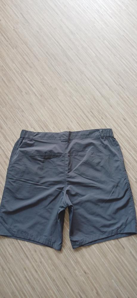 Slabé turistické kraťasy, decathlon