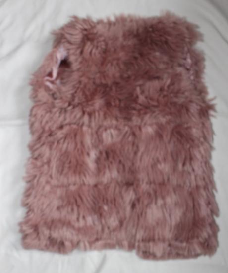 Po94. slušivá starorůžová chlupatá vesta, 7 let, primark,128