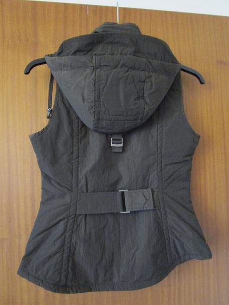 Krásná tm. khaki značková oteplená vesta, pietro filipi,36