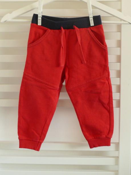 Červené tepláky, lupilu,74