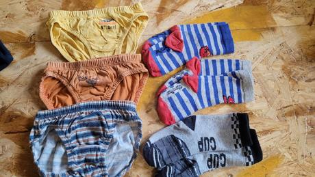 2 mikina, bunda, slipy a ponožky, 104–116