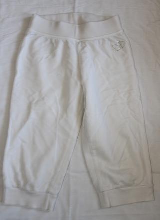 Ho33. bílé 3/4 tepláky se srdíčky 8-9 let, st. bernard,134