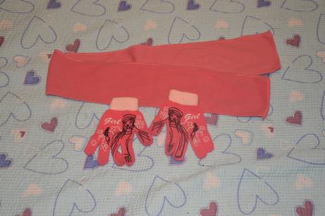 116 122 128 prstové rukavice a fleesová šálka, 122