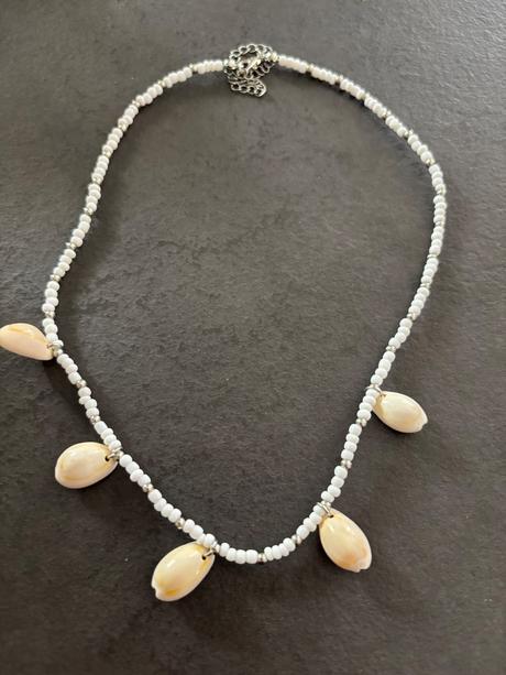 Náhrdelník s mušlemi, new yorker