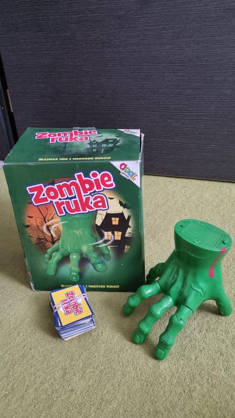 Zombie ruka hra,