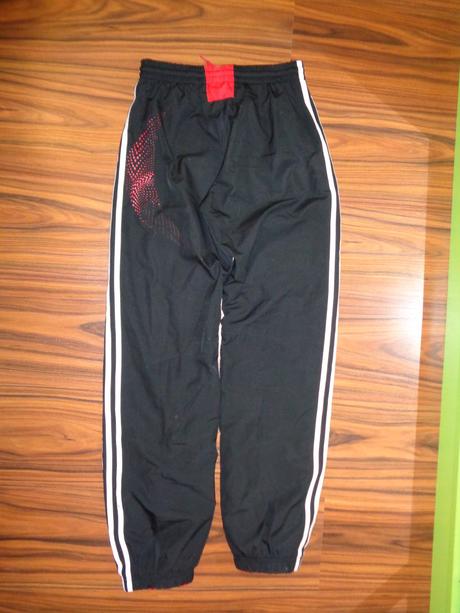 Luxusní černé šusťákové kalhoty predator, adidas,164