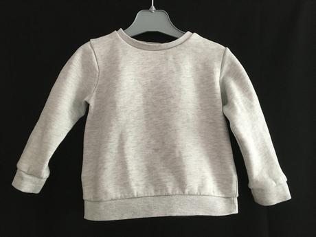 Šedá mikina, 86