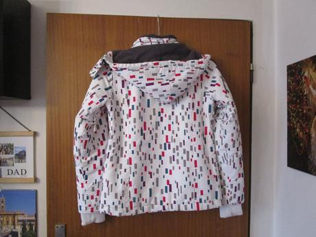 Velmi pěkná lyžařská bunda s odepínací kapucí, kenvelo,xs