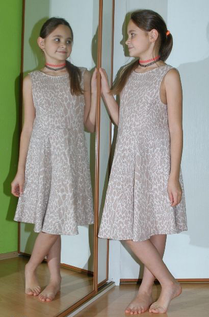 Teplé krátké šaty se stříbrnou nitkou, river island,38