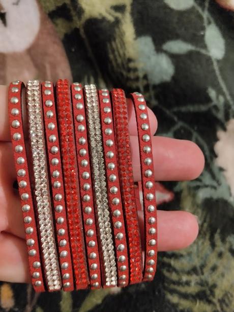 Semišové náramky, 