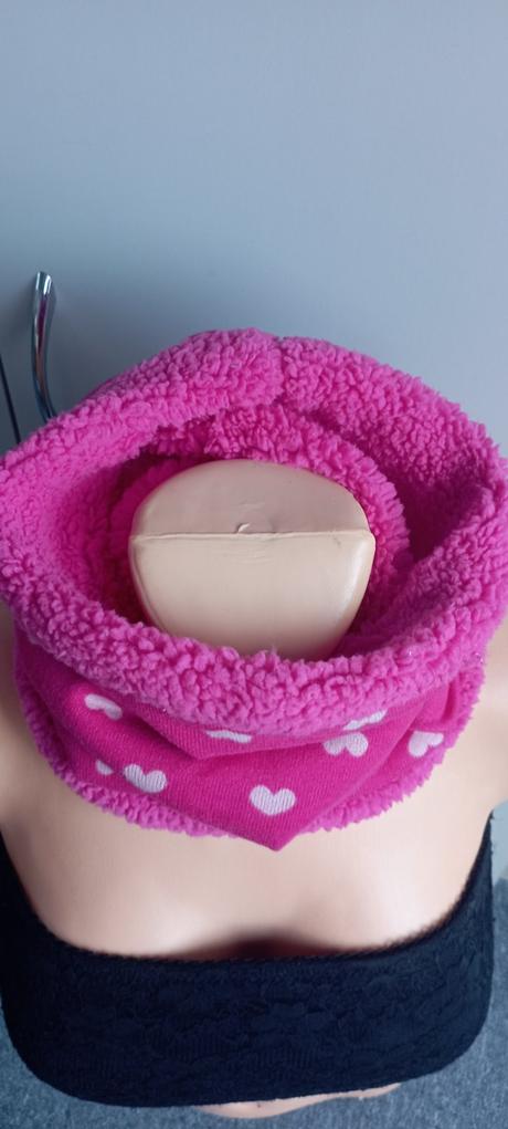 Tm růžový nákrčník, 