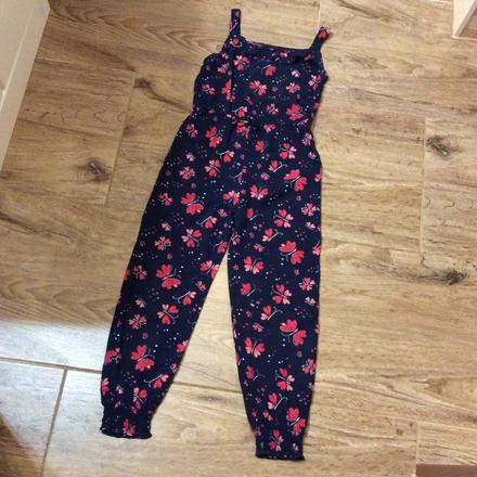 Lehoučký kalhotový overal s motýlky, primark,110