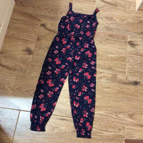 Lehoučký kalhotový overal s motýlky, primark,110