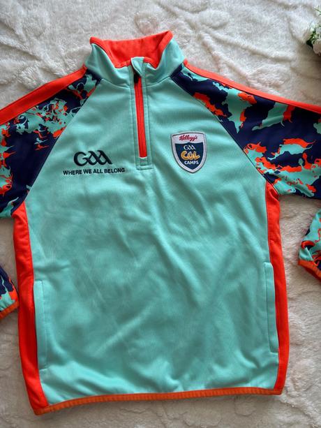 K6/ mikina sportovní - v.cca 8/9 let, 134