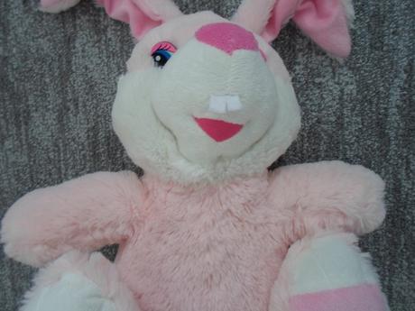 Růžový plyšák králík,
