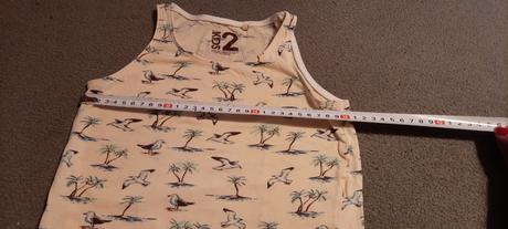 Chlapecká tílka vel. cca 110, cena za obě 30,-, 110