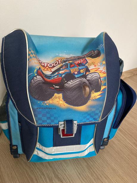 2x aktovka první stupeň,