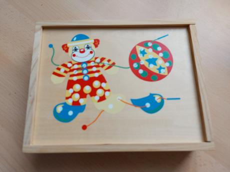 Dřevěná hračka klaun proplétací, 