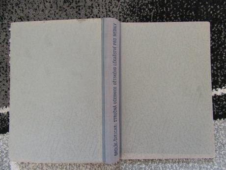 Retro-brdlík-švejcar- učebnice dětského lékařství,