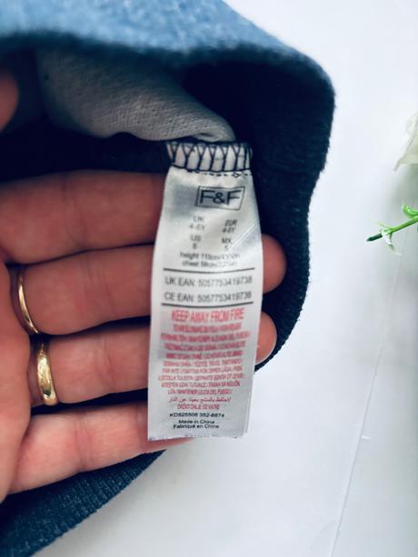 D79/ mikina vánoční - v.4/5 let, 110