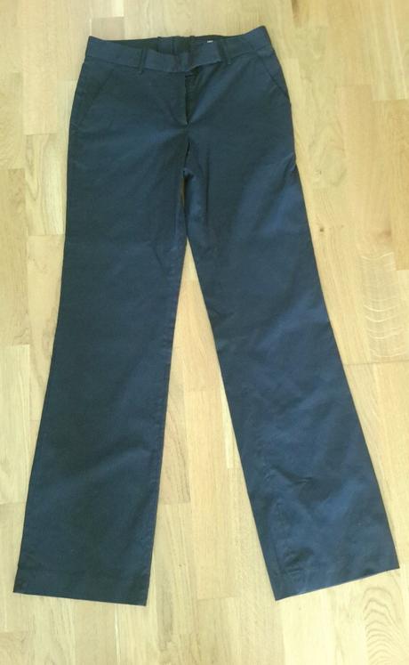 Černé rovne tenčí kalhoty s tenkým prouzkem, h&m,34