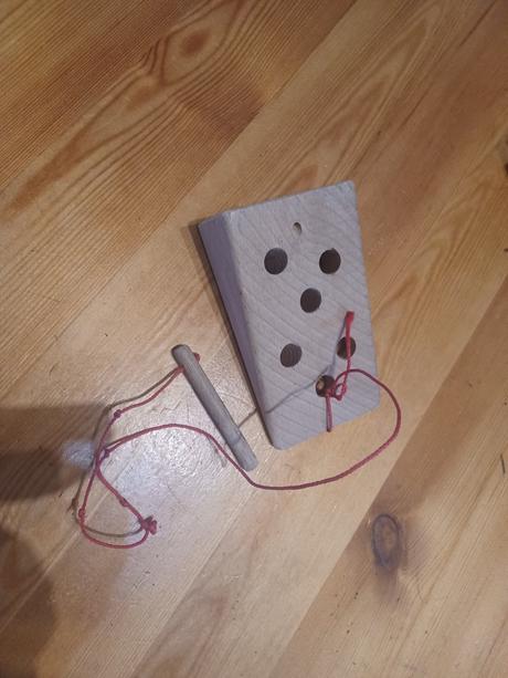 Provlékačka + trénink zavazování tkaniček,