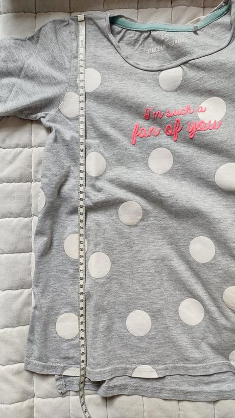 Šedé puntíkované tričko, 146