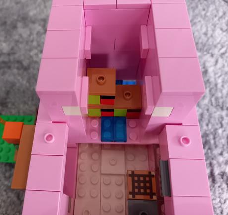 Lego minecraft 21170 - the pig house.,