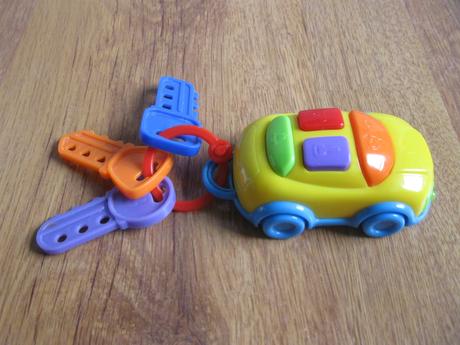 Barevné autíčko s klíčky - vydává zvuky,