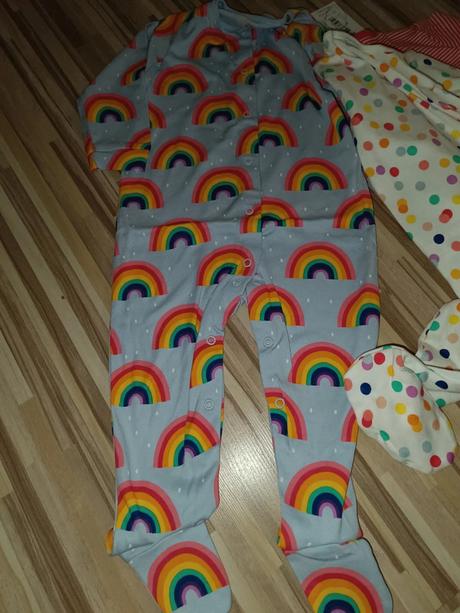 Set 3 pyžam, pyžamek, overalů s duhy, puntíky 86 n, next,86