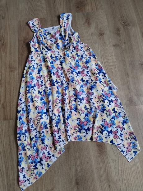 Krásné lehké letní dívčí šaty 134/140, 134