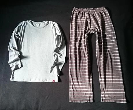 Vel. 140 šedohnědý pyžamový komplet, 140