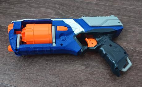 Nerf n-strike elite strongarm,