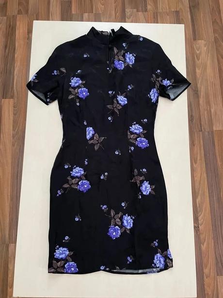Nové šaty s fialovými kvítky, vel s, ale menší cca, xs