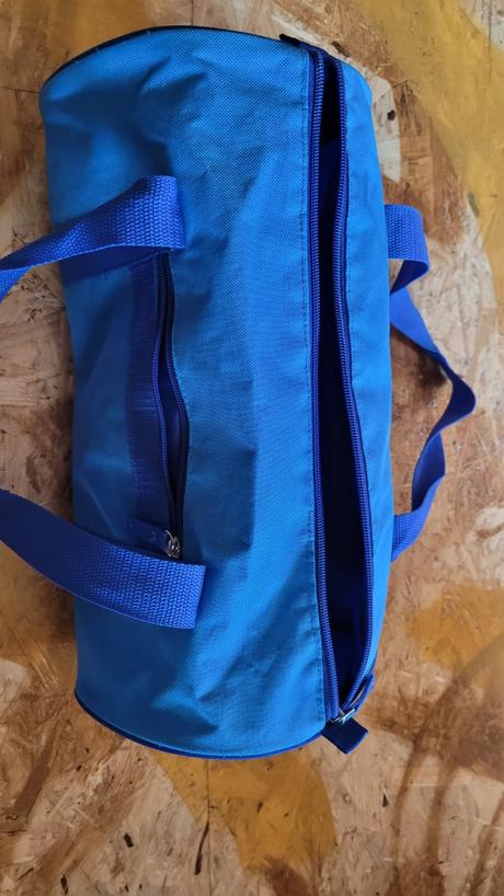 Tepláky, kšiltovka, sportovní taška a slipy, 104–116