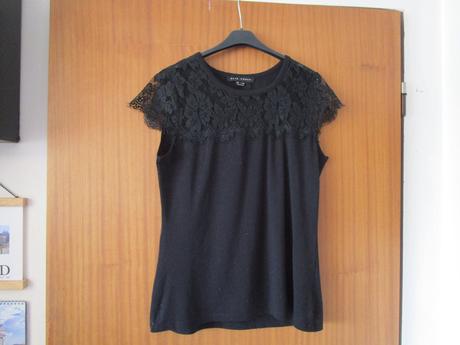 Černé lehoučké tričko, nahoře krajkové, kr. rukáv, gate,l