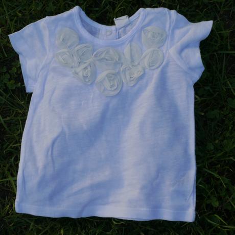 Bile tricko s aplikaci ruzicek, h&m,80