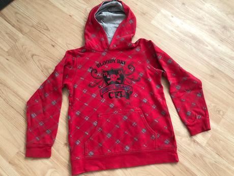 Cervena mikina s kapucí a lebkou 116/122, 116