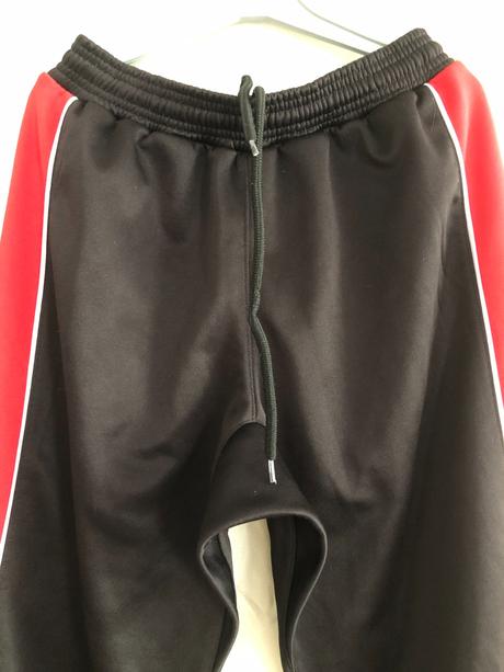 Vel. 140 černé sportovní tepláky s tkanicí, 140