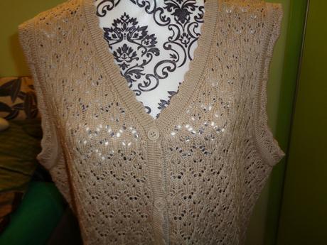 Krásná béžová přírodní vesta, 44