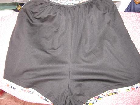 Letní květované kraťasové šaty s všitými kraťasami, xs