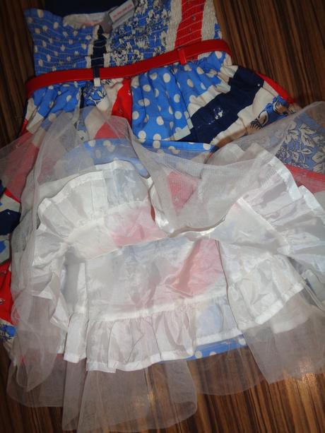 Pěkné šaty s britskými motivy, next,104