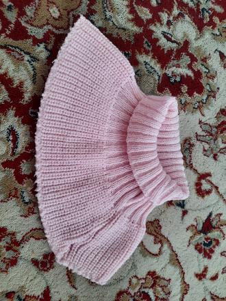 Růžový nákrčník, 92