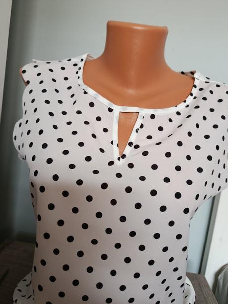 Puntíková halenka, 38