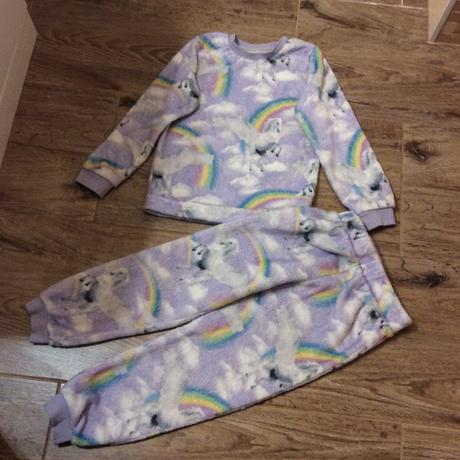 Heboučké pyžamo s jednorožci, 122