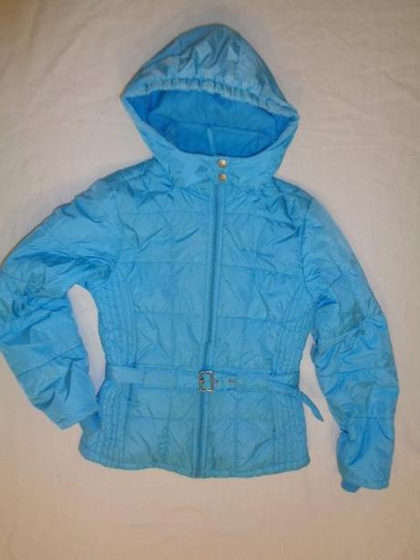 Krásná svítivě tyrkysová prošívaná bunda s páskem, staccato,152