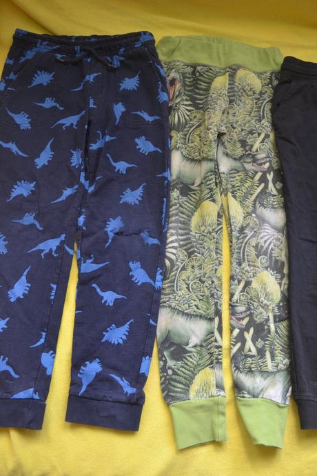 3x tepláky v.122 s ještěry, 122