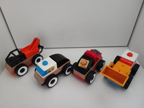 Sada dřevěných autíček, 